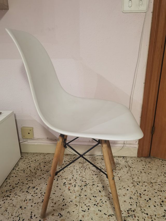 Silla nòrdica blanca