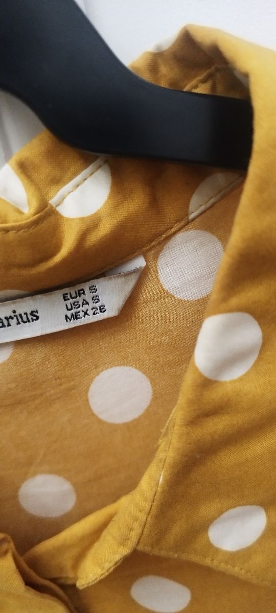 Camisa de topos, Stradivarius.