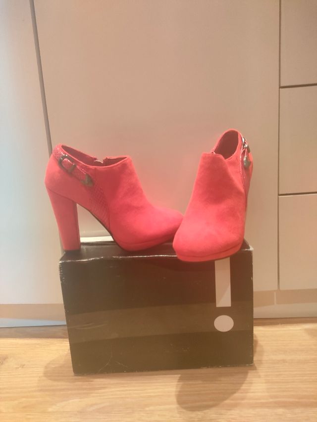 Tacones rojos cómodos