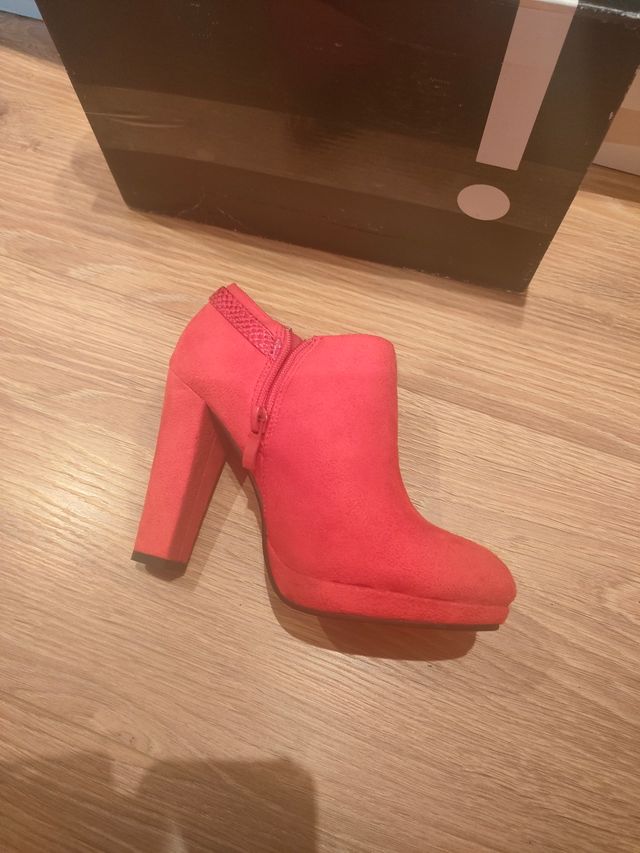 Tacones rojos cómodos