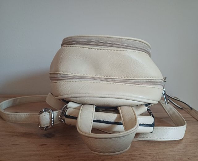 Zainetto beige in finta pelle