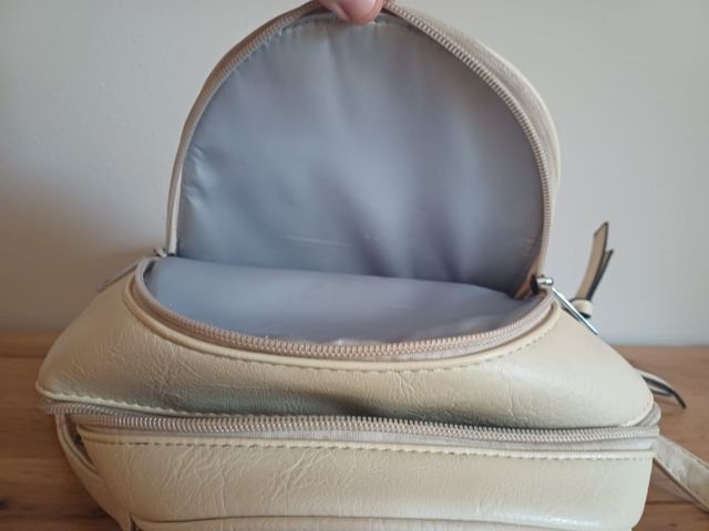 Zainetto beige in finta pelle