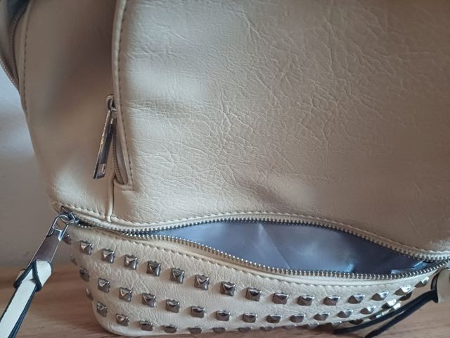 Zainetto beige in finta pelle