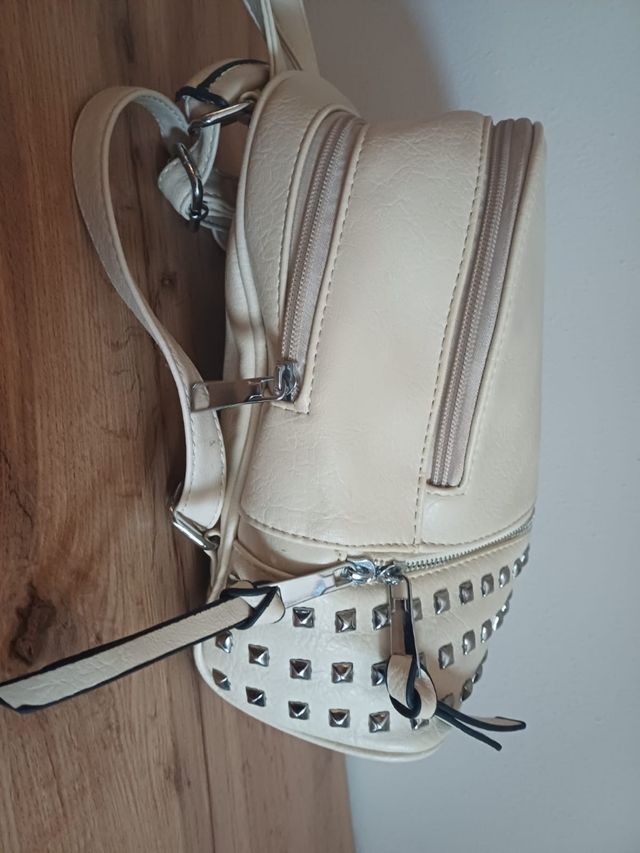 Zainetto beige in finta pelle