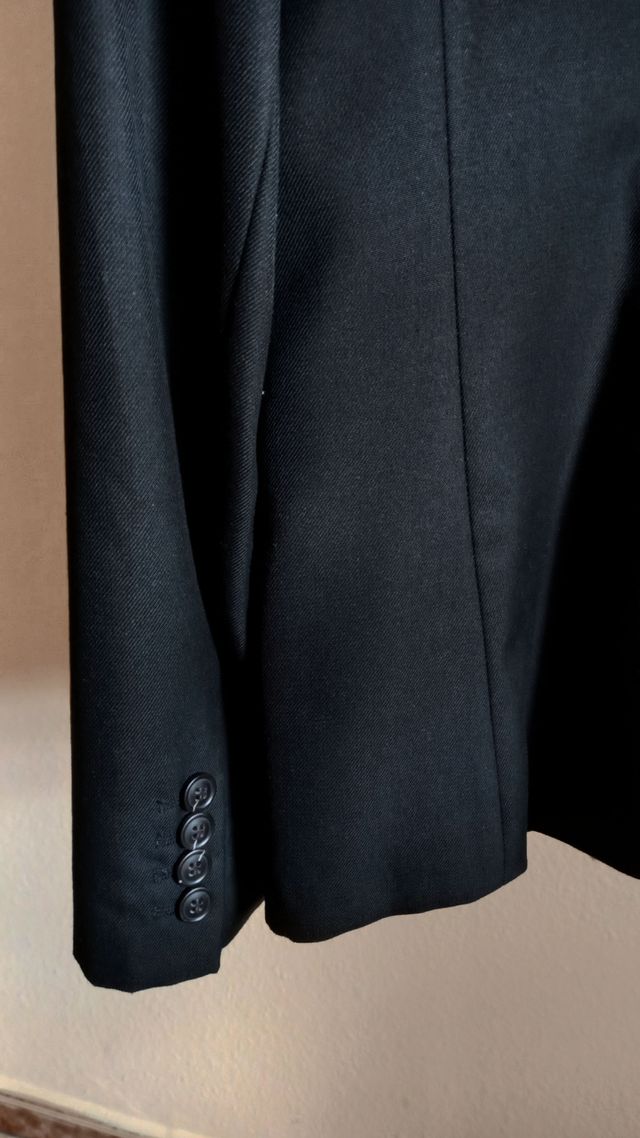 Blazer negra solapas azul marino -Pull and Bear-