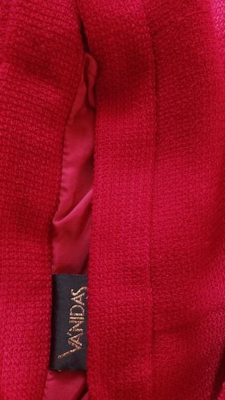 Elegante traje falda chaqueta rojo