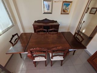 Mesa, Sillas y Aparador Antiguos
