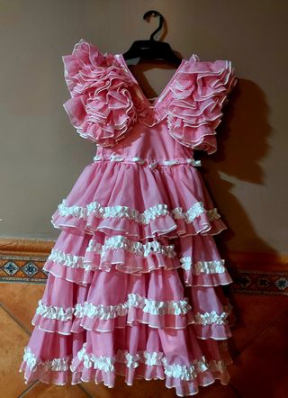 traje de flamenca una sola puesta rosa y blanco