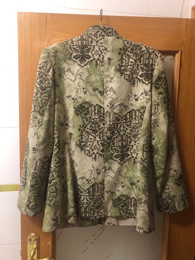 Blazer cuello mao colores verdes y marron. T L/40
