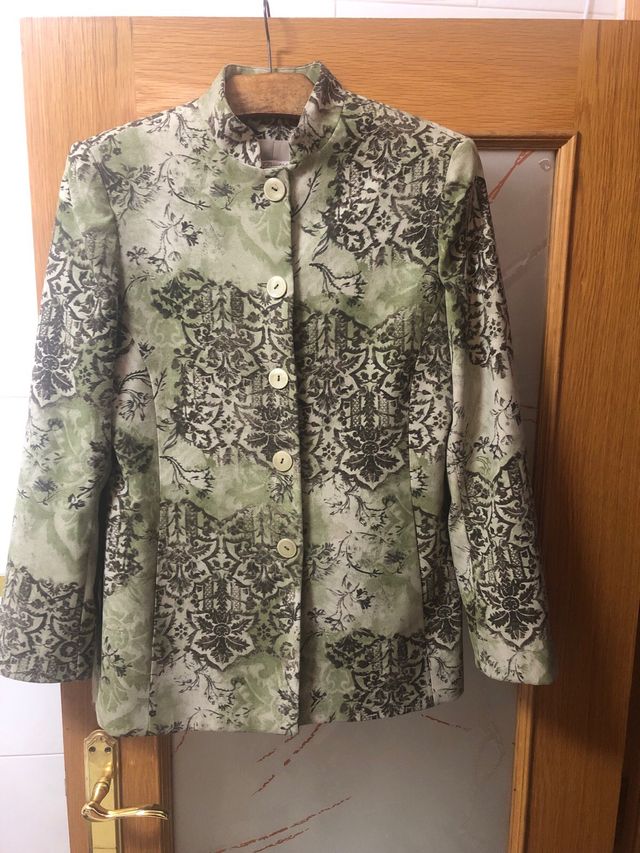 Blazer cuello mao colores verdes y marron. T L/40