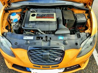 SEAT Leon Cupra R