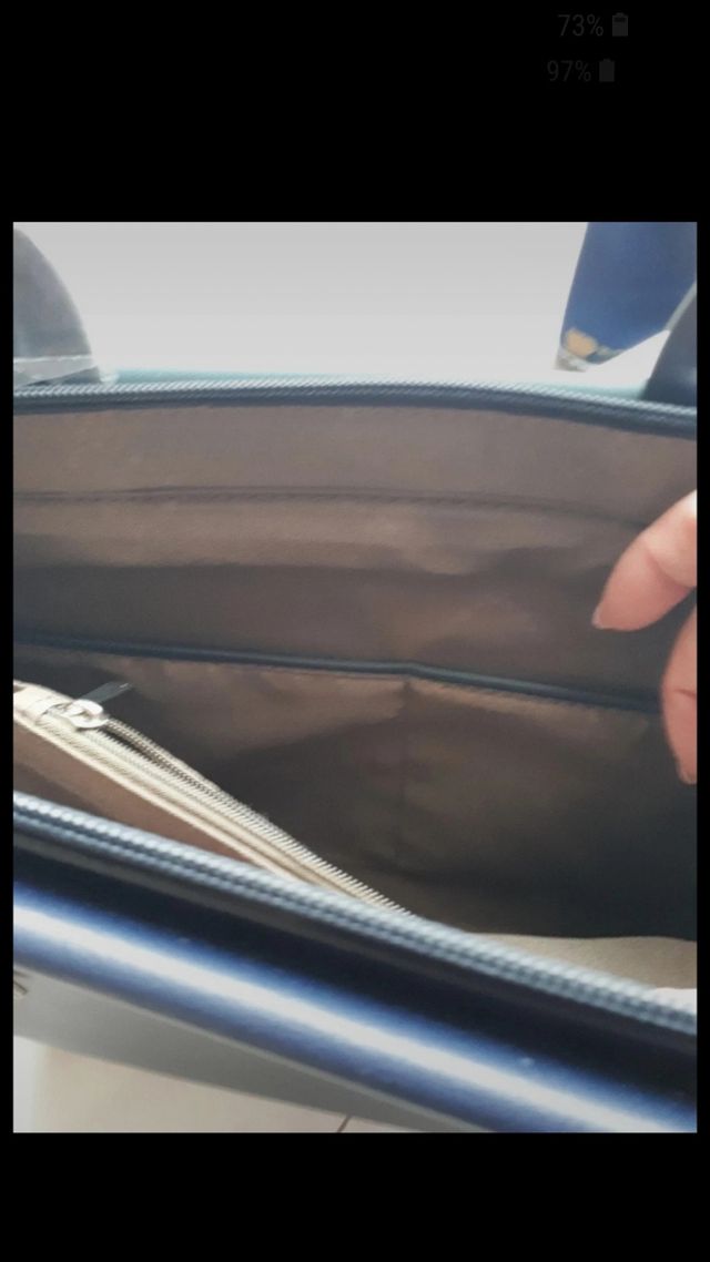 Borsa in ecopelle.colore blu e rossa.