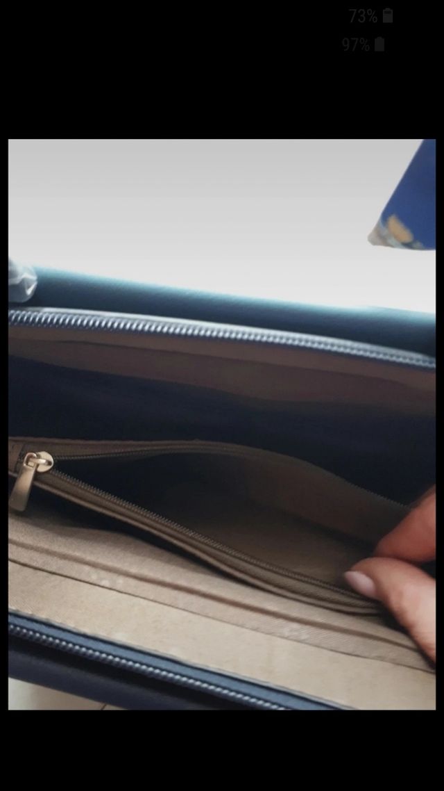 Borsa in ecopelle.colore blu e rossa.