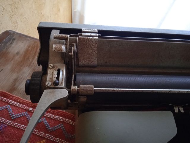 Maquina de escribir antigua