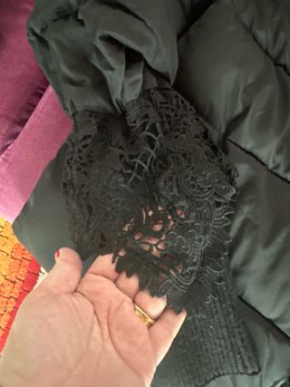 Chaqueta plumas mangas crochet XL