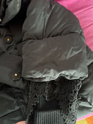Chaqueta plumas mangas crochet XL