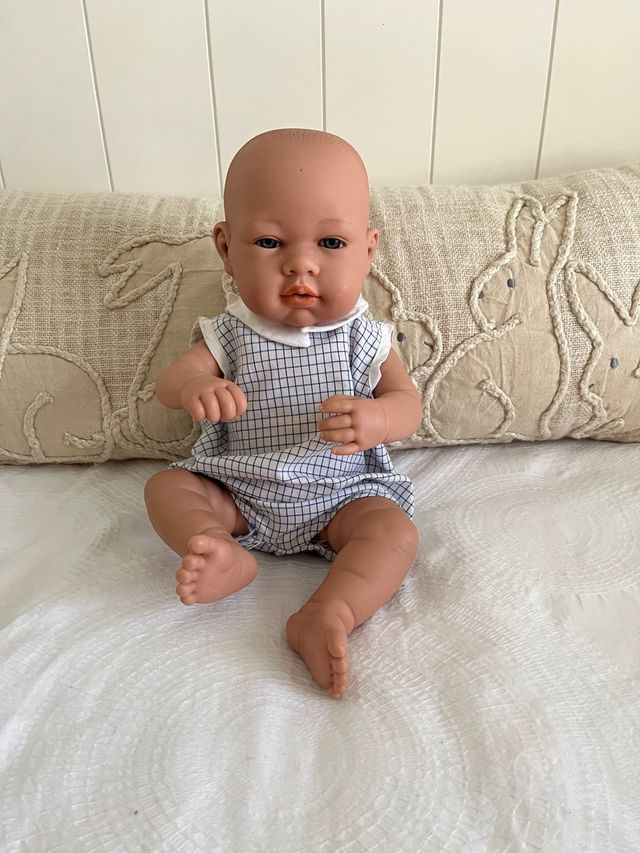 Muñeco marca Arias.