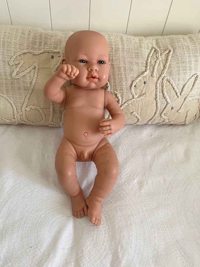 Muñeco marca Arias.