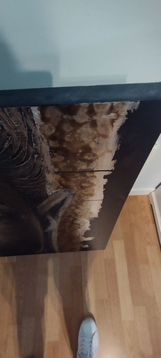 Cuadro negro y dorado