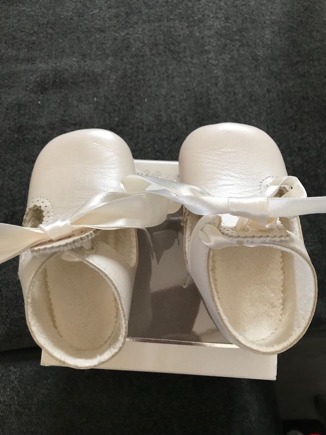 Zapatos finos, ceremonia bebe