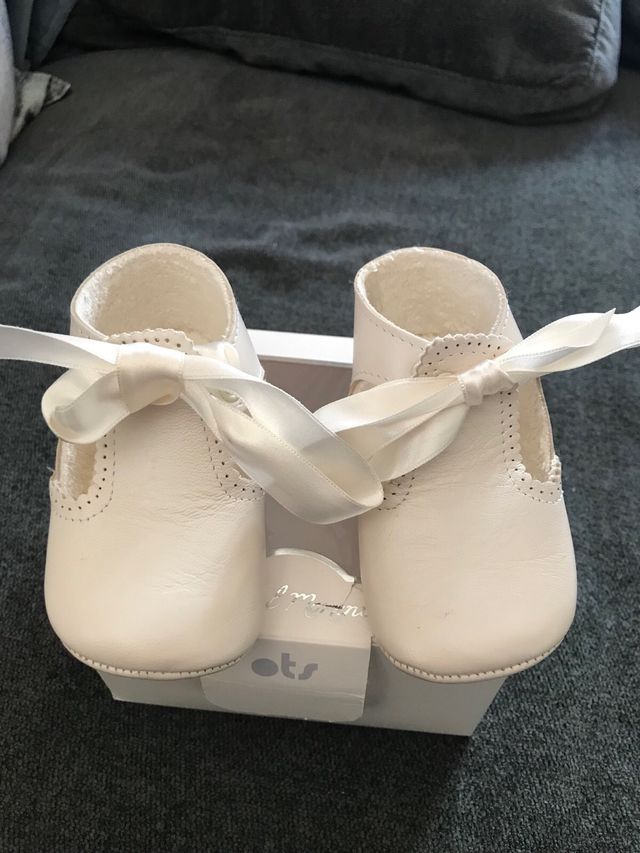 Zapatos finos, ceremonia bebe