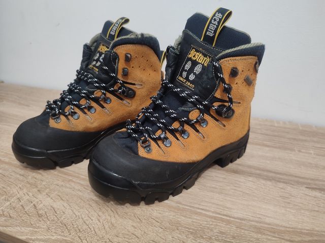 Botas de Montaña BESTARD