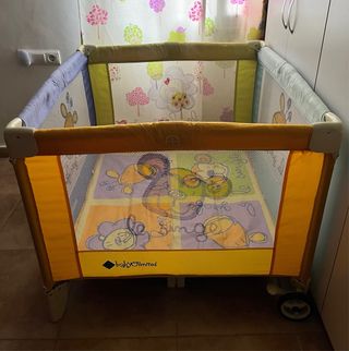 Parque o cuna de viaje cuadrada marca Olmitos