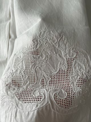 asciugamani (2) in puro lino intagliati a mano 