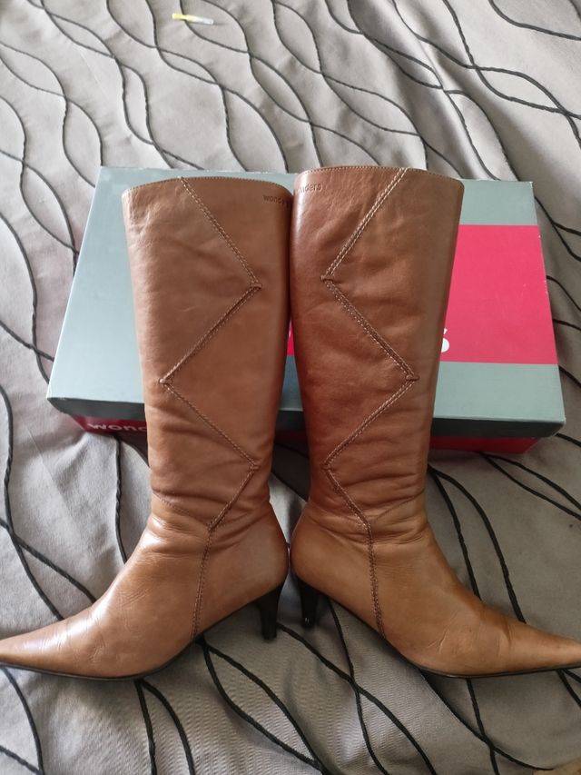 Botas de piel marrón Wonders