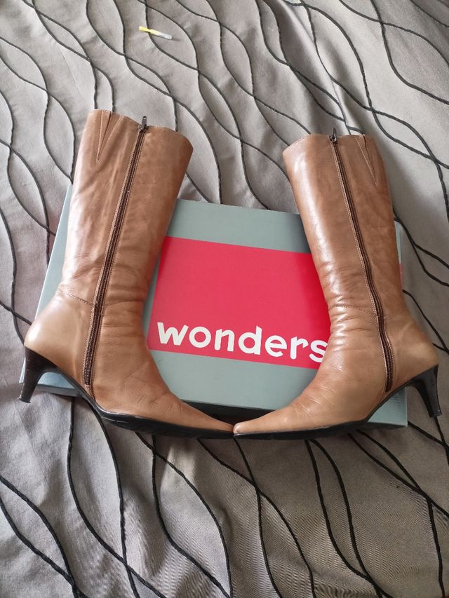 Botas de piel marrón Wonders