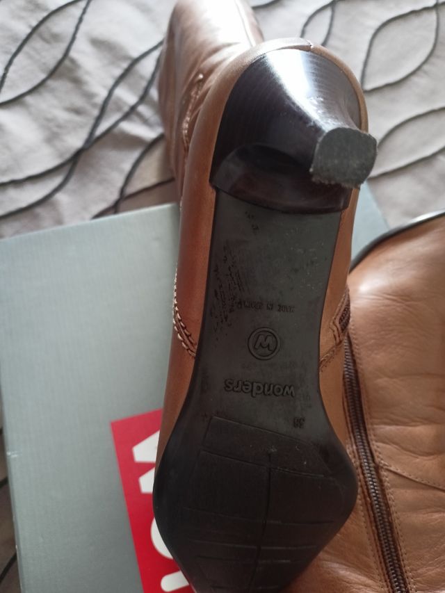 Botas de piel marrón Wonders