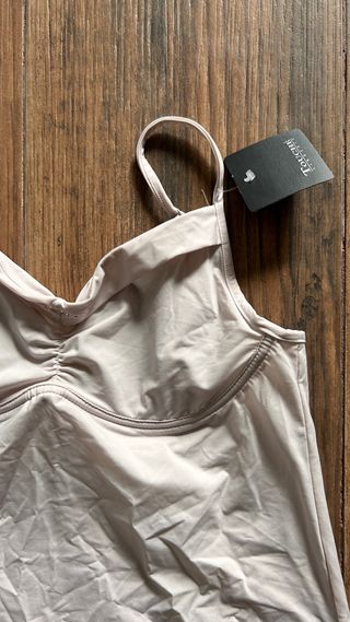 Camiseta interior con detalle en pecho