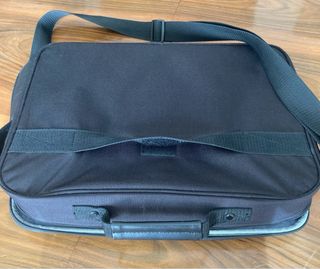 Ordenador portátil LENOVO V11015AST con maletin
