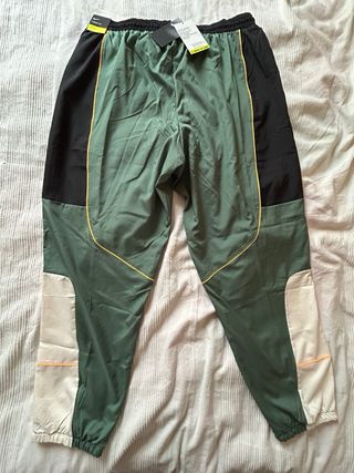 Conjunto deportivo NIKE