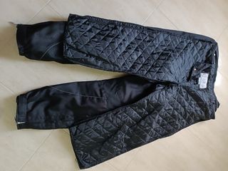 Pantalón negro de moto