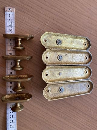 Pomos dorados armario