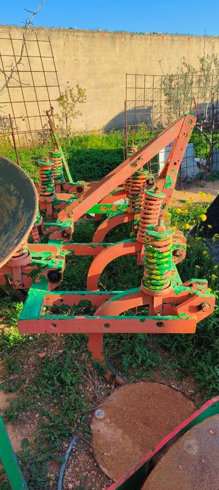 Cultivador chisel de 9 brazos