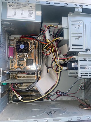 Pc torre antiguo windows98