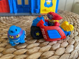Comisaría Policía Superzings