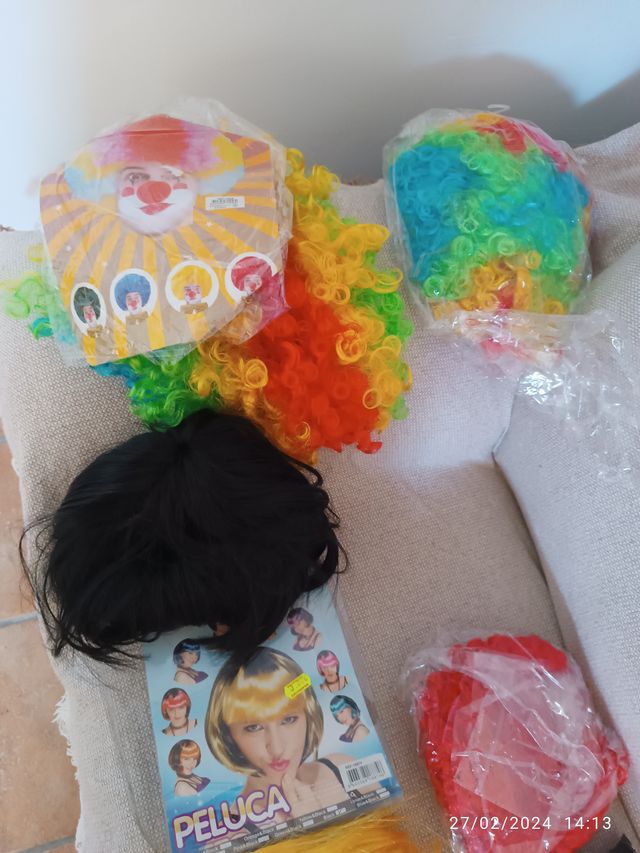 Peluca para disfraz de varios colores a 2€