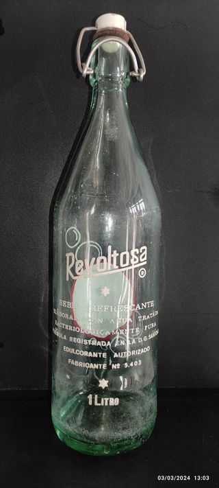 Botella de gaseosa antigua. Revoltosa.