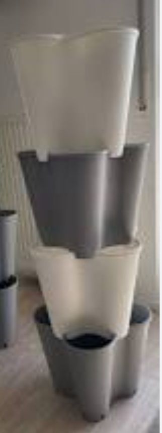 2 Macetas/tiestos Ikea apilables sin tierra.