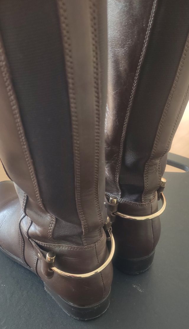 Botas de piel, marrón. 