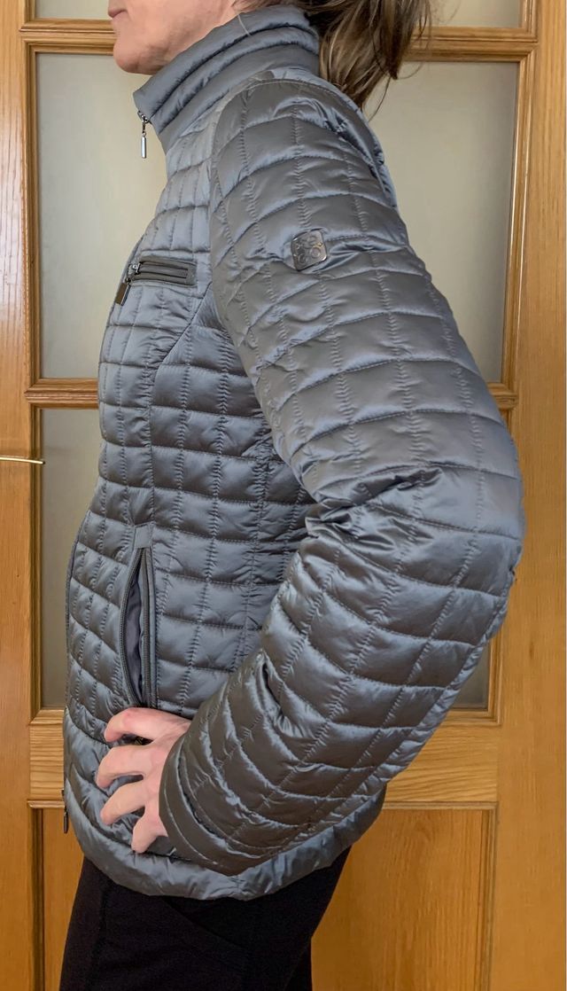 Plumas corto mujer Calido. PREGIO