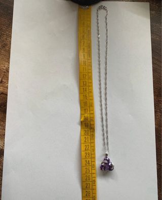 Collana con pietra viola artificiale