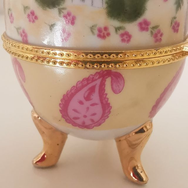 Scatolina a forma di uovo