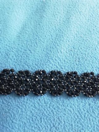 Pulsera de abalorios negros hecha a mano
