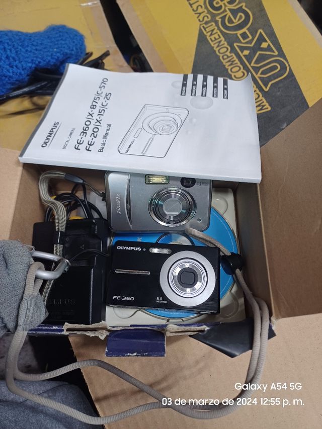 Tavoli, pezzi di ricambio e telefono cellulare chiedi anche prec