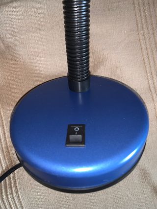 Flexo, lámpara de mesa.