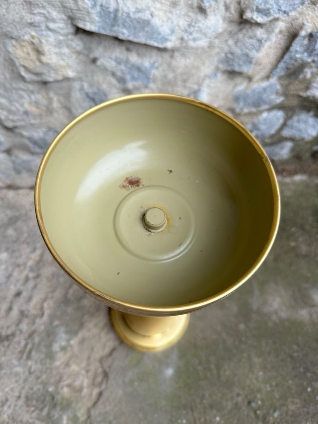 Pedestal dorado multiusos